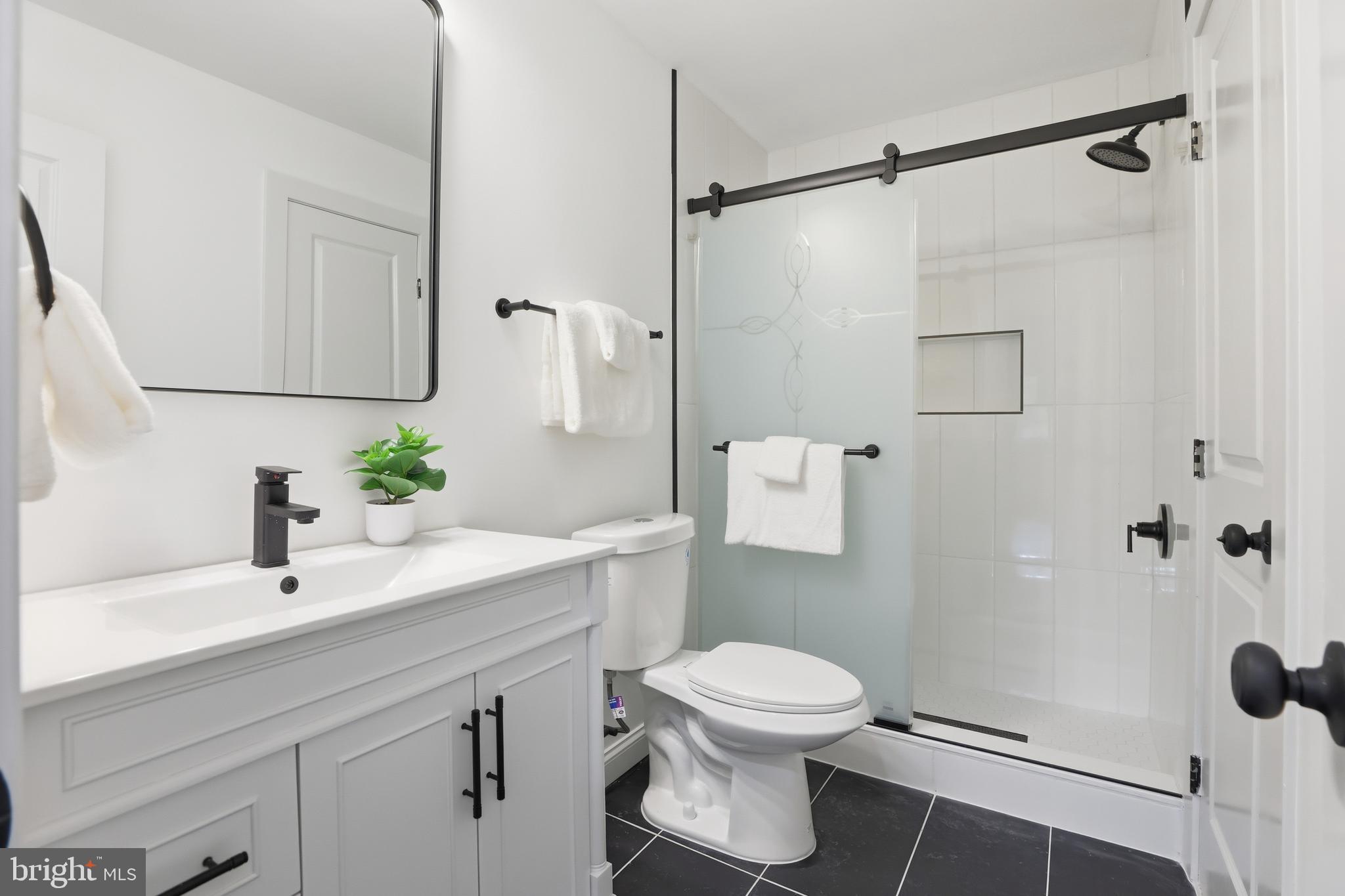 13801 LIONEL LANE
