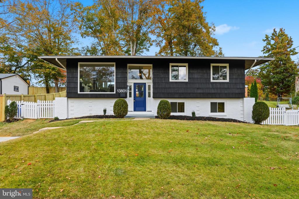 13801 LIONEL LANE