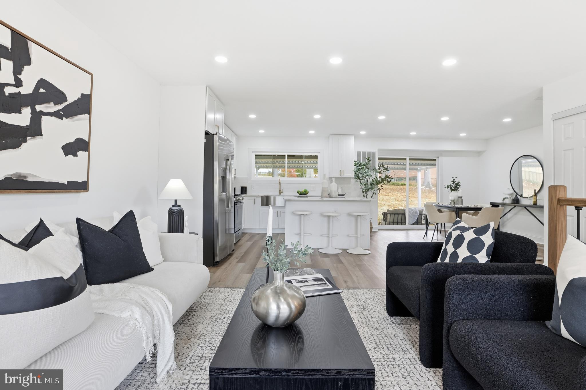 13801 LIONEL LANE