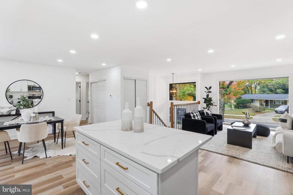 13801 LIONEL LANE