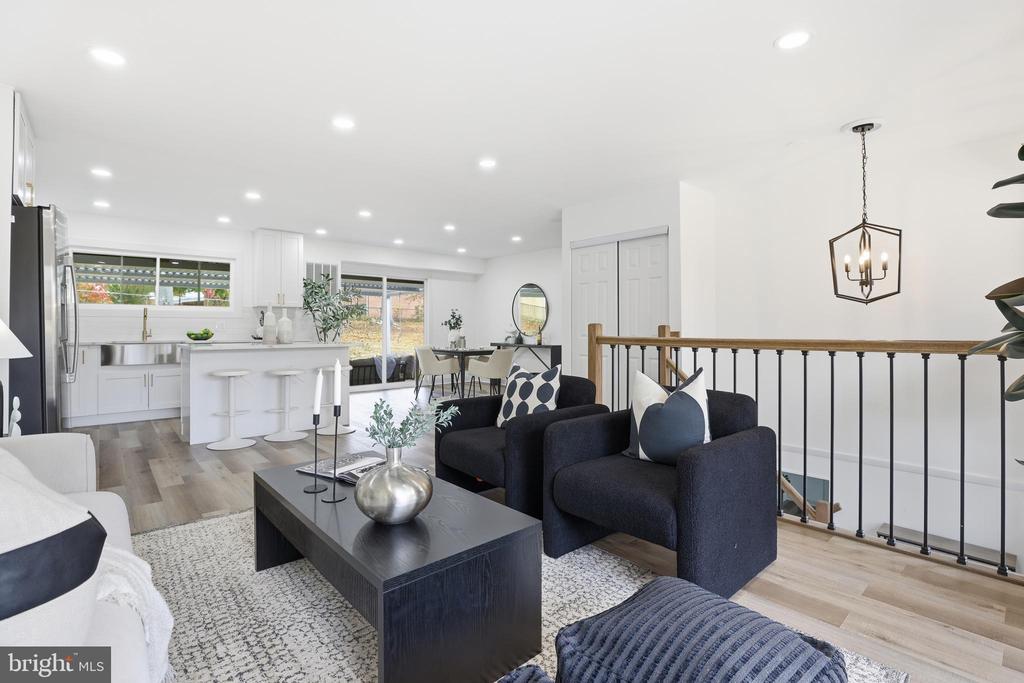 13801 LIONEL LANE