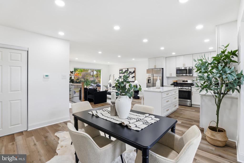 13801 LIONEL LANE