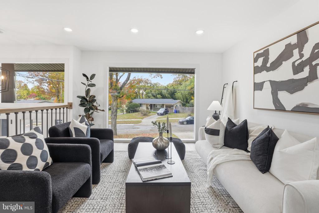 13801 LIONEL LANE