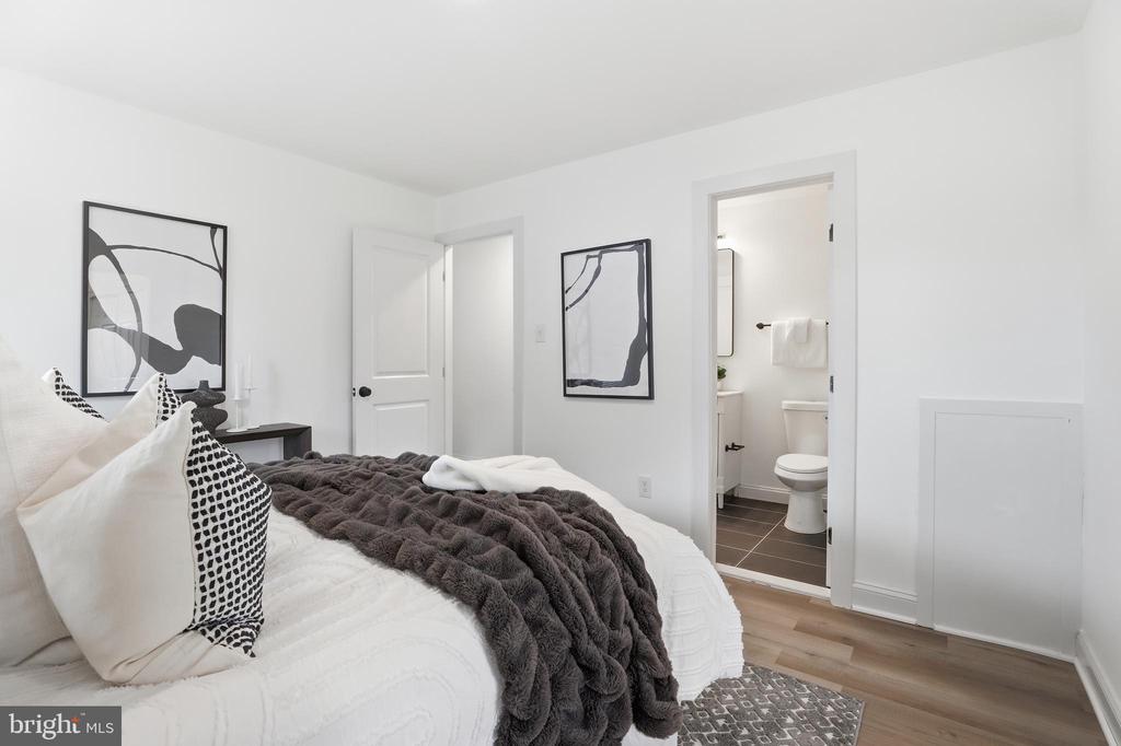 13801 LIONEL LANE