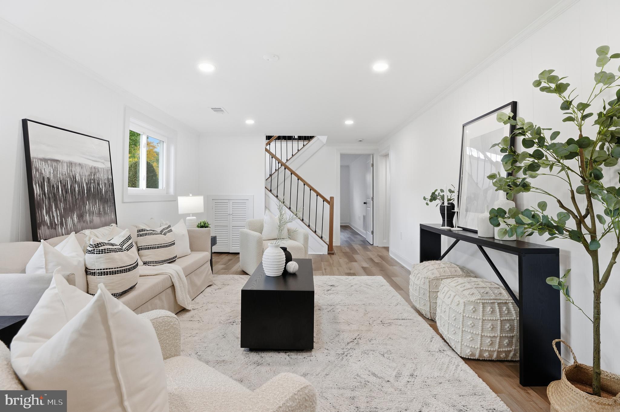 13801 LIONEL LANE