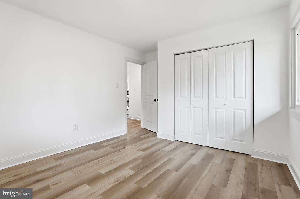 13801 LIONEL LANE