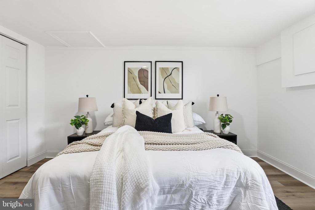 13801 LIONEL LANE