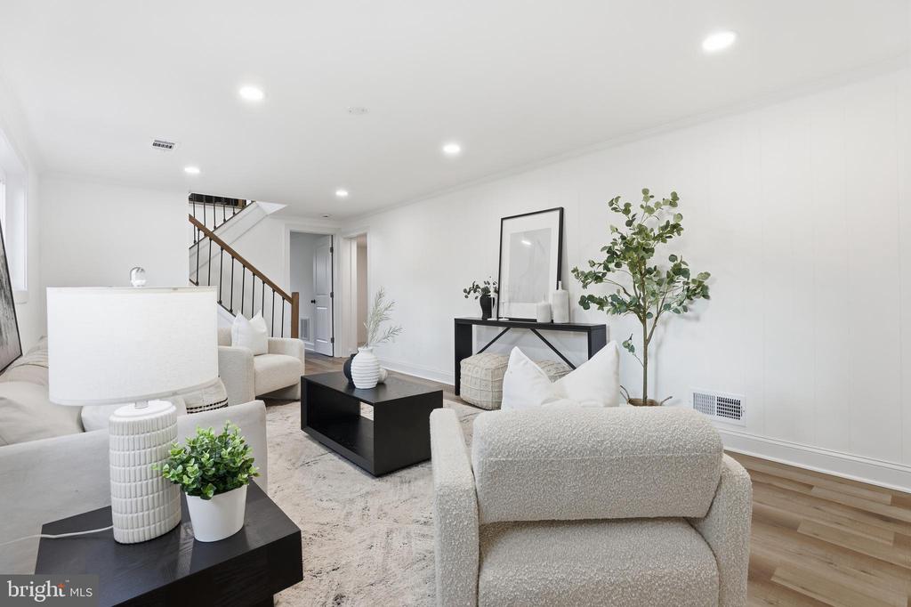 13801 LIONEL LANE