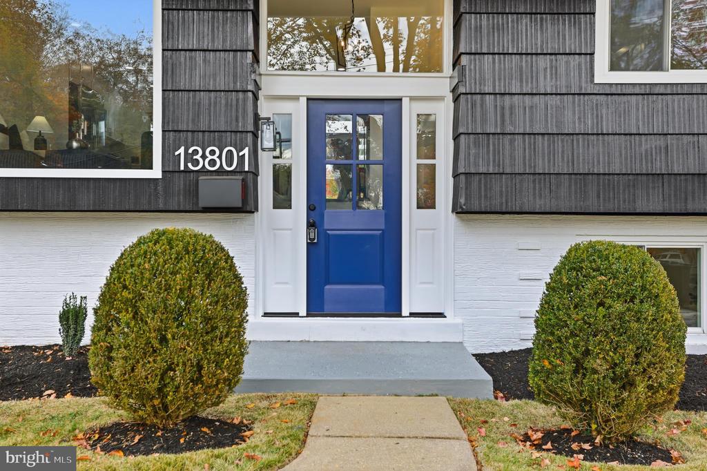 13801 LIONEL LANE