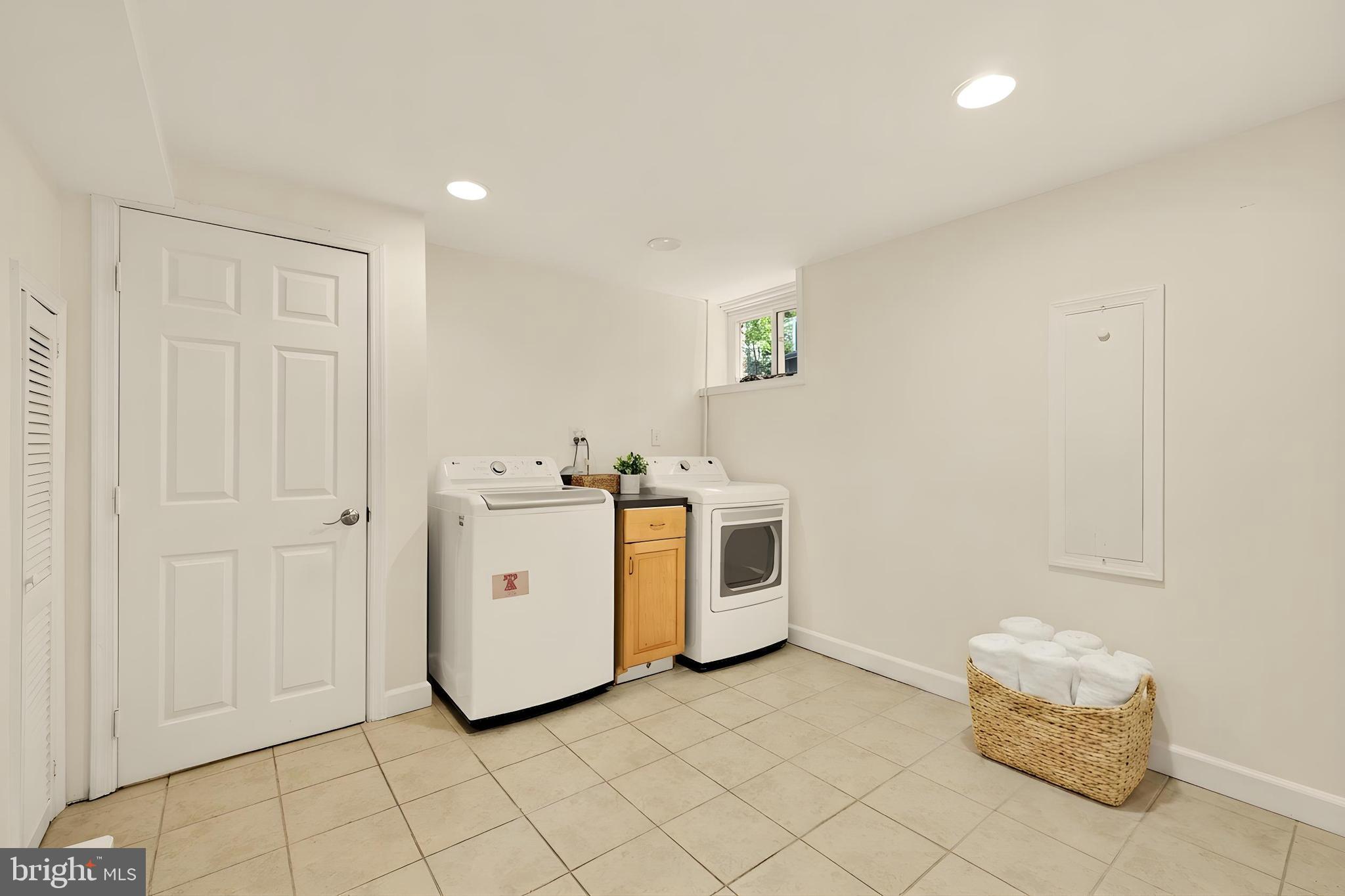 9409 WOODLAND DRIVE