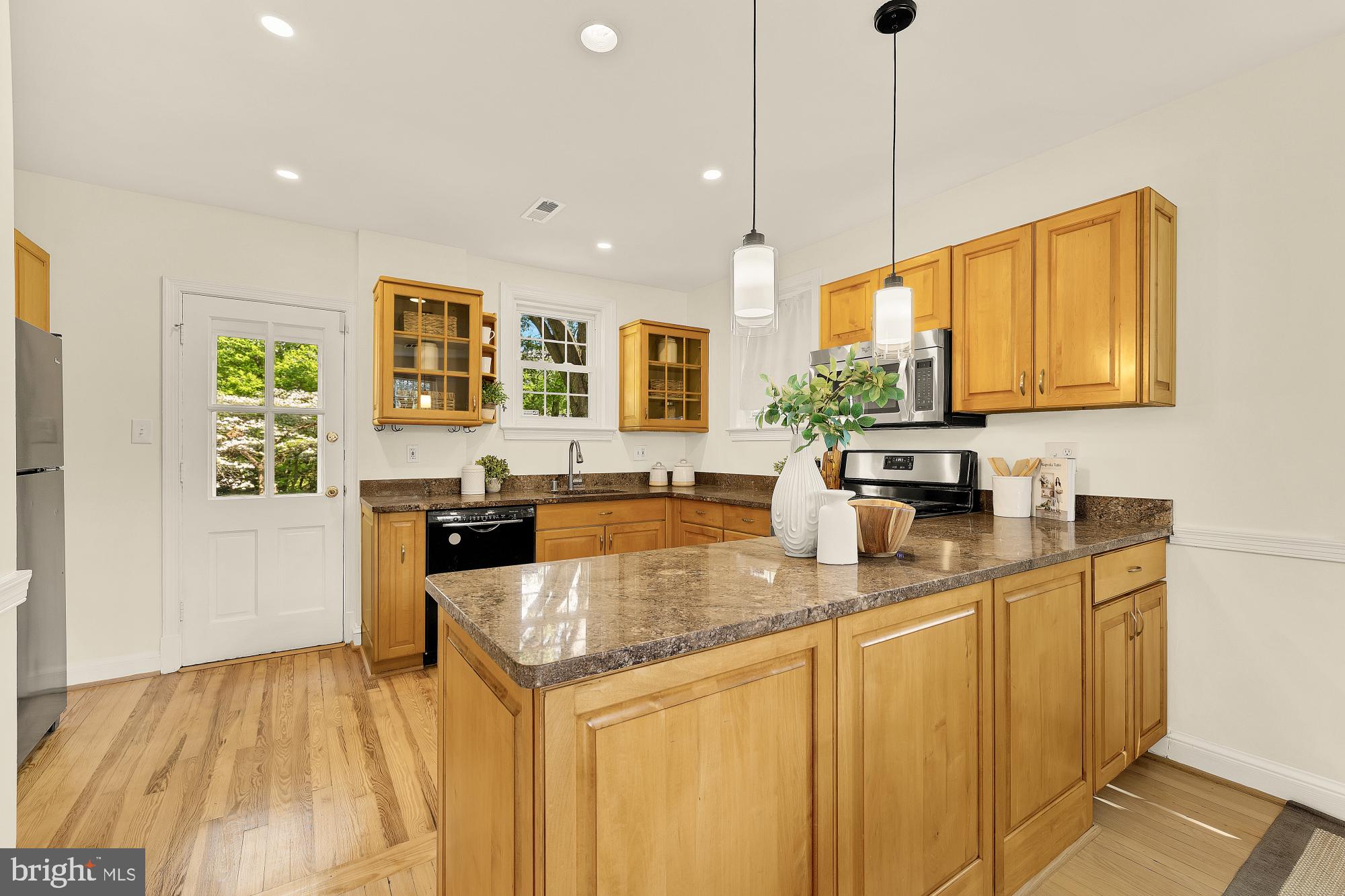9409 WOODLAND DRIVE