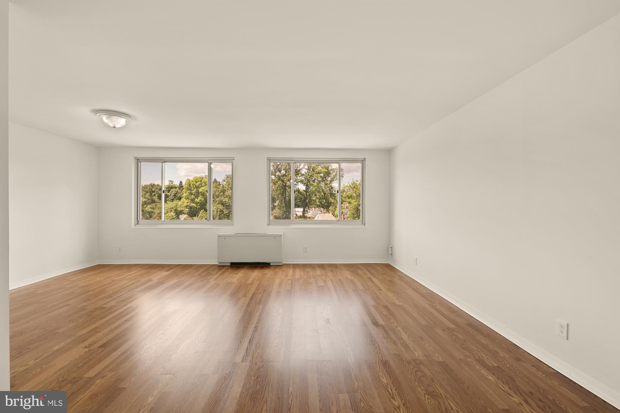 1900 LYTTONSVILLE ROAD 818