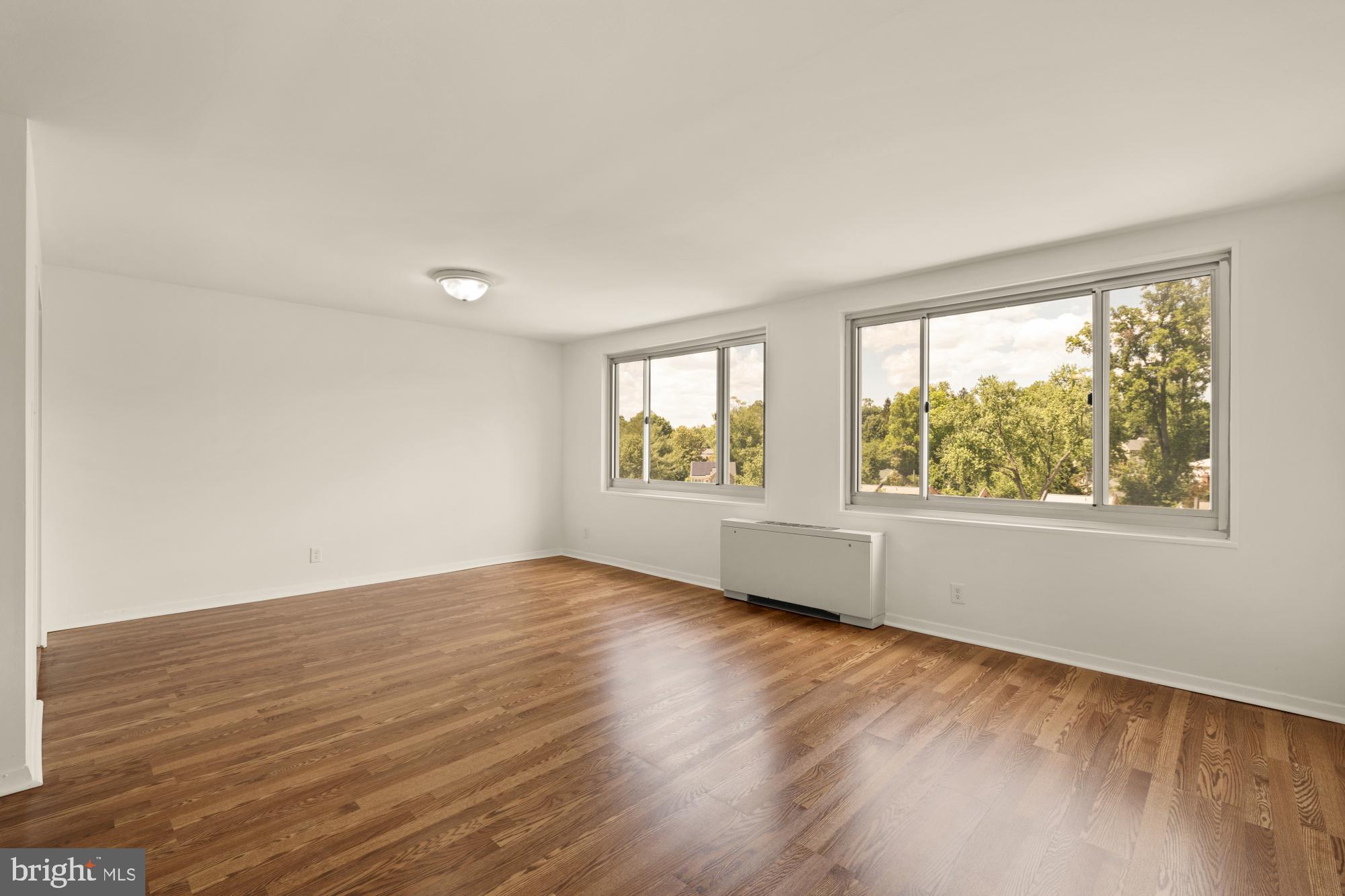 1900 LYTTONSVILLE ROAD 818