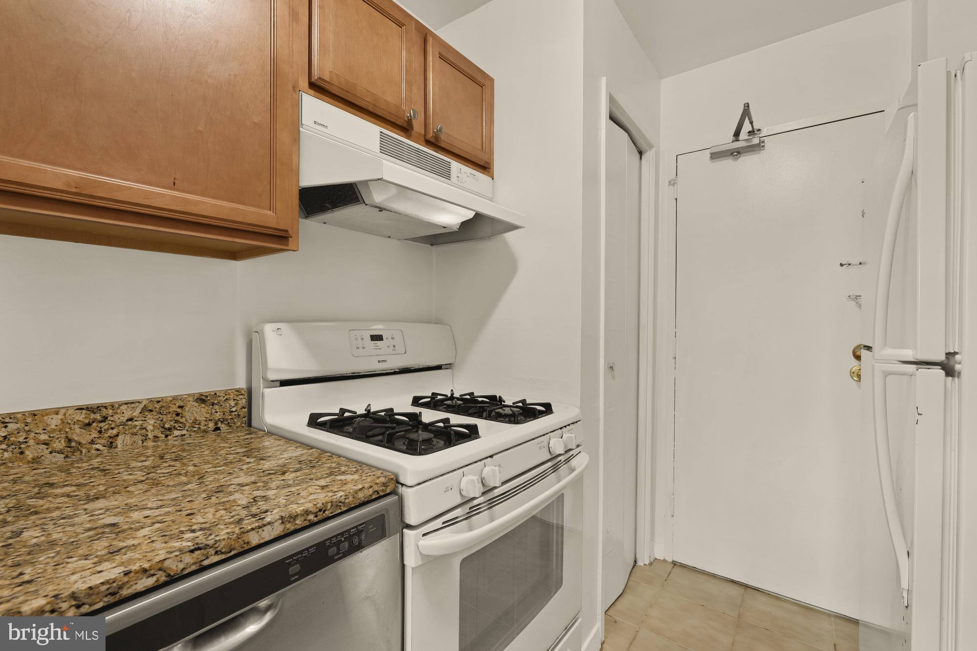 1900 LYTTONSVILLE ROAD 818
