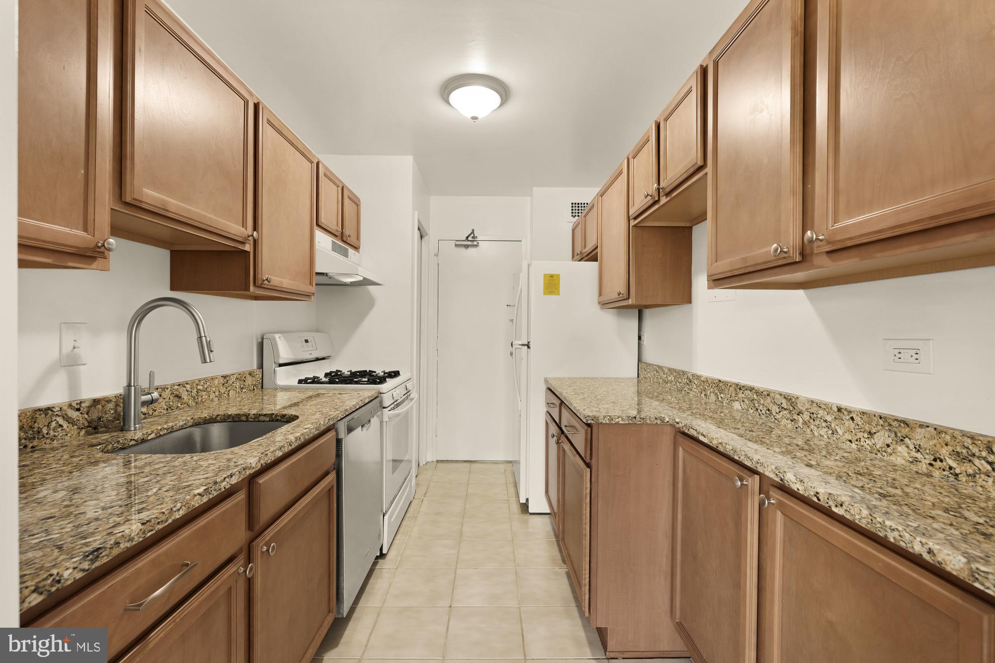1900 LYTTONSVILLE ROAD 818