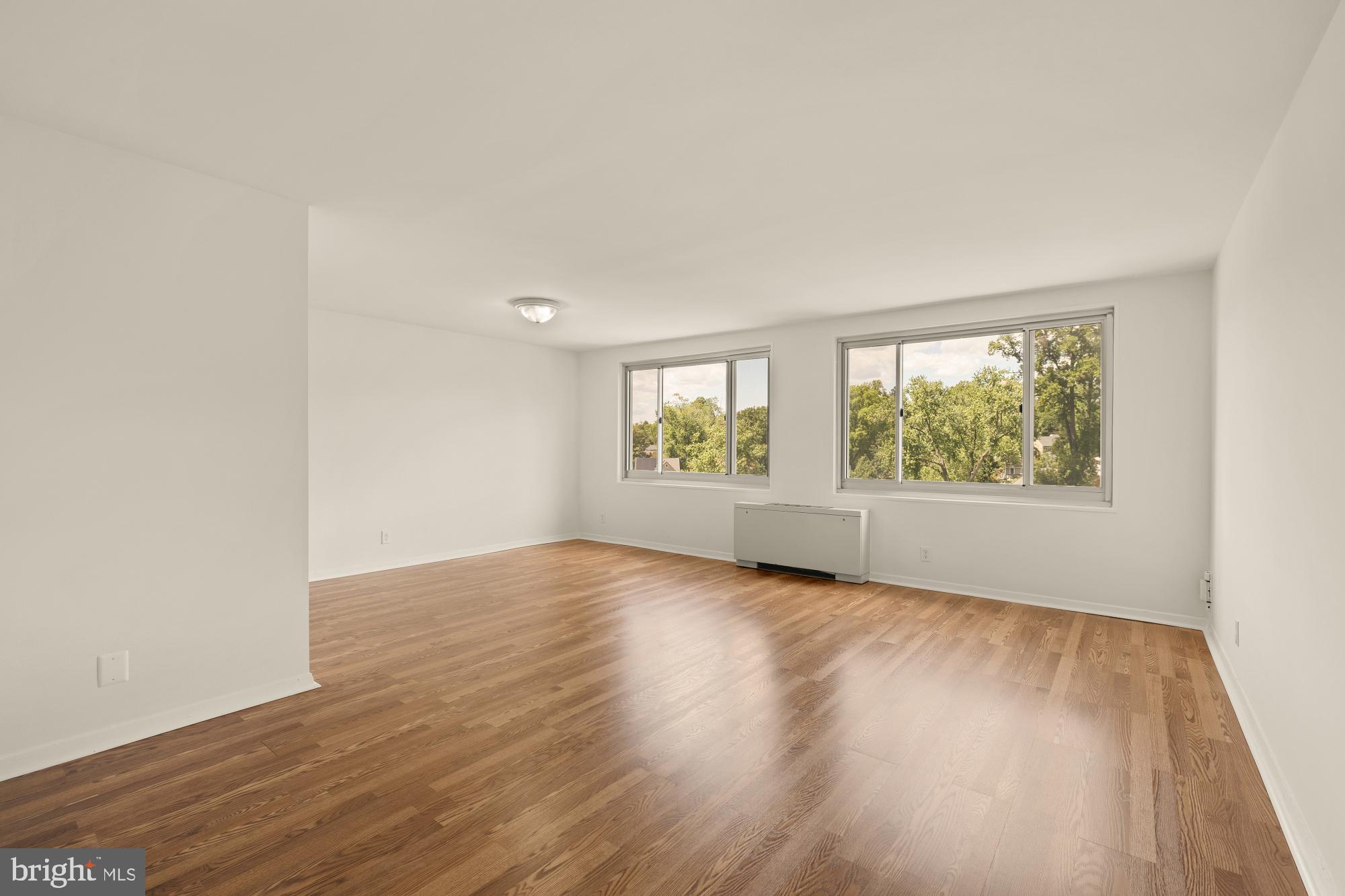 1900 LYTTONSVILLE ROAD 818