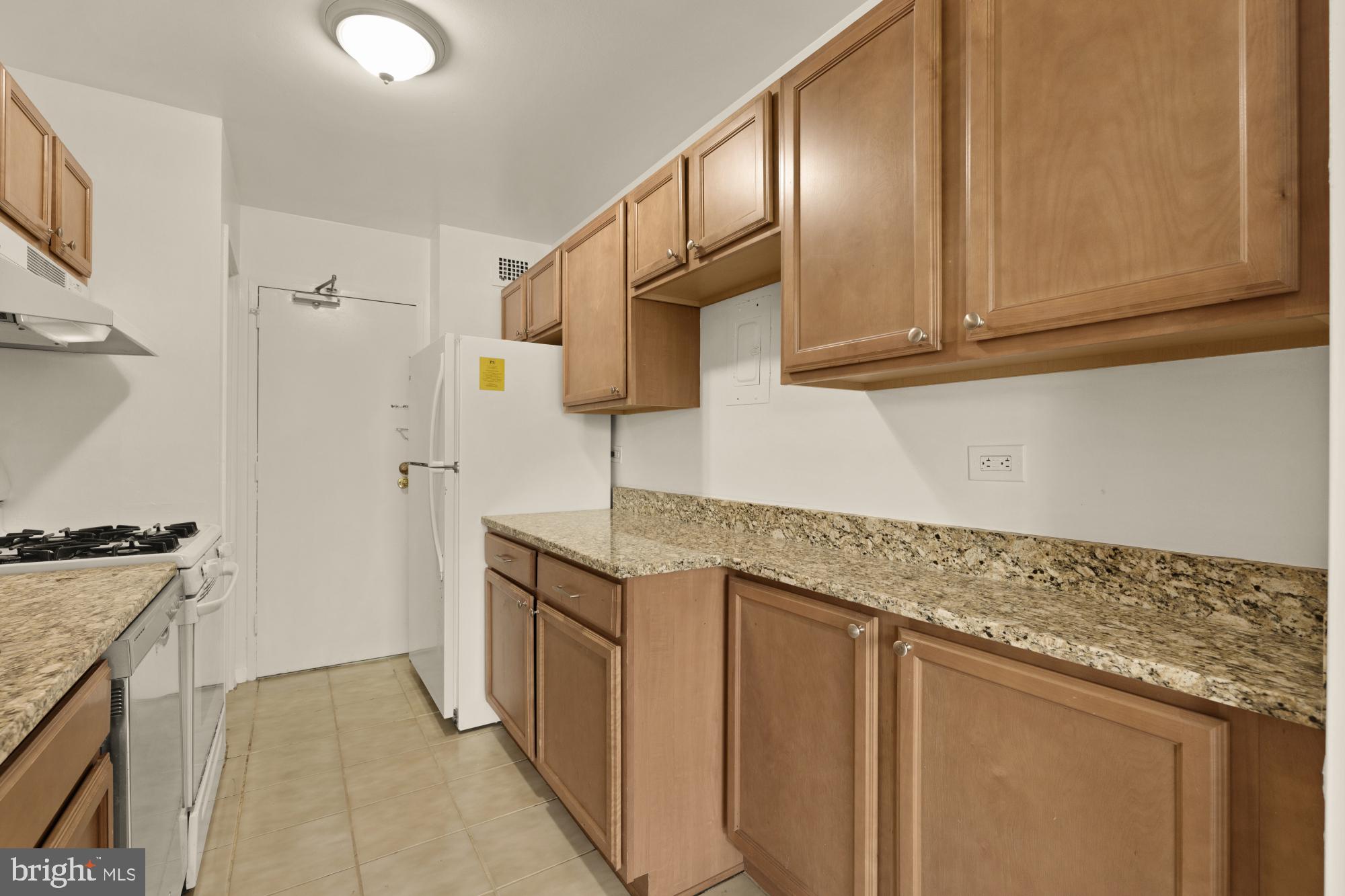 1900 LYTTONSVILLE ROAD 818
