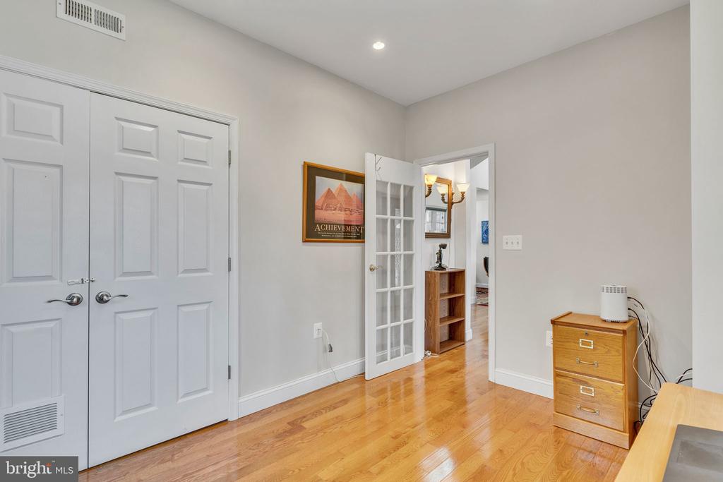 4 BURGUNDY COURT
