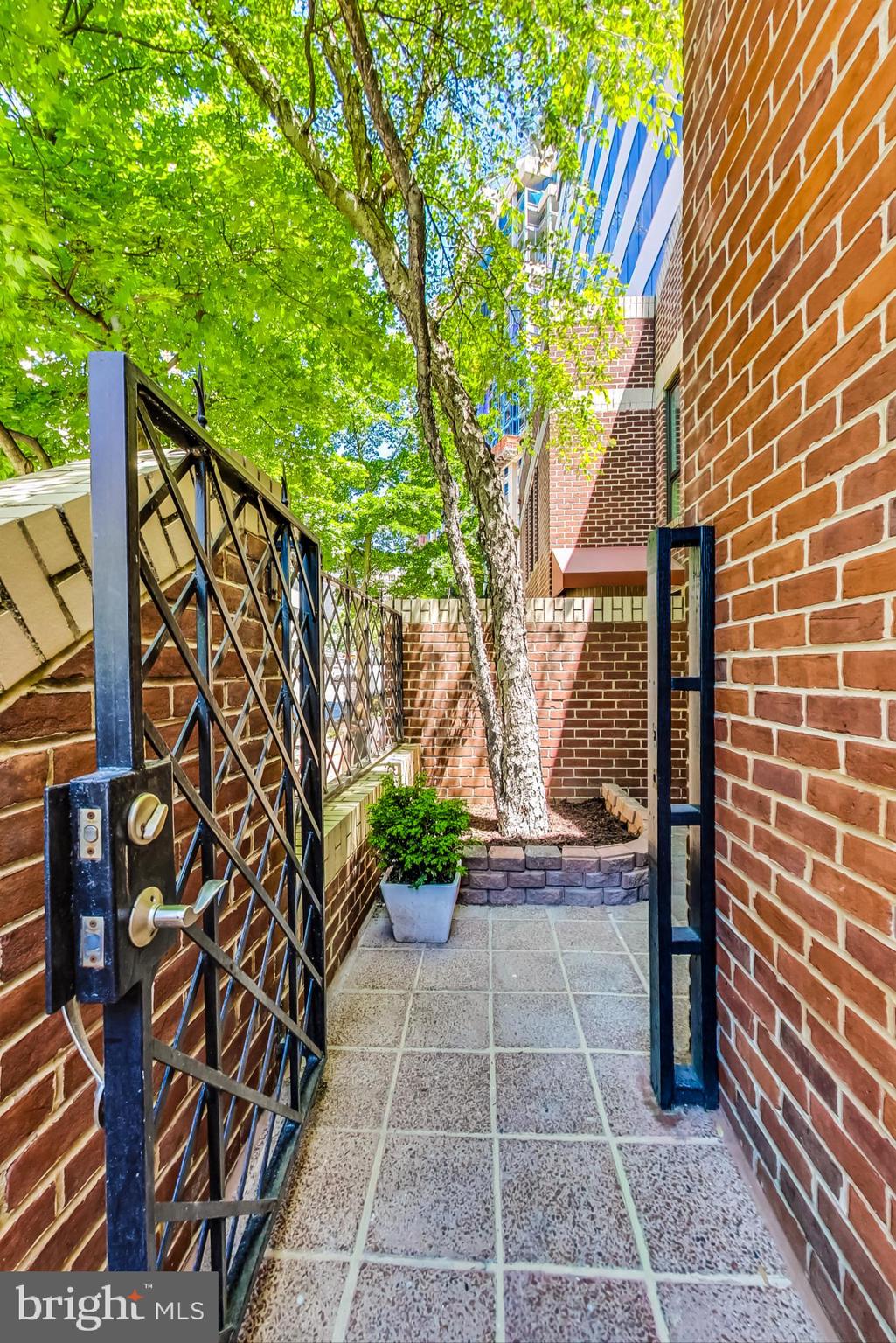 4814 HAMPDEN LANE R-2