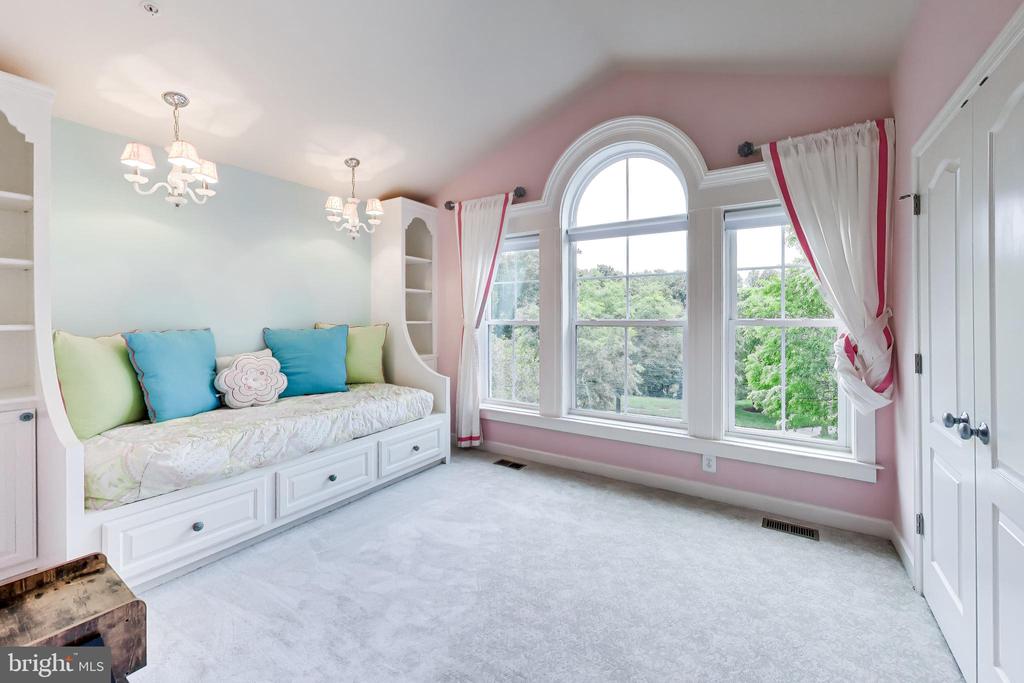 13513 MOONLIGHT TRAIL DRIVE