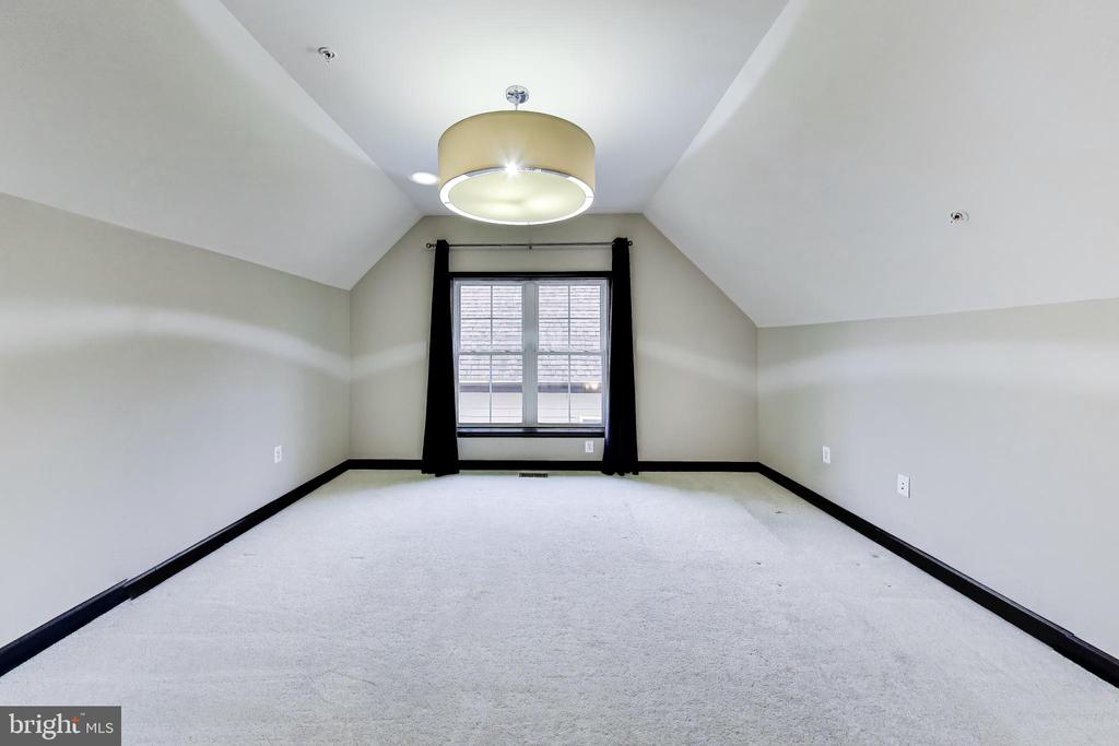 13513 MOONLIGHT TRAIL DRIVE
