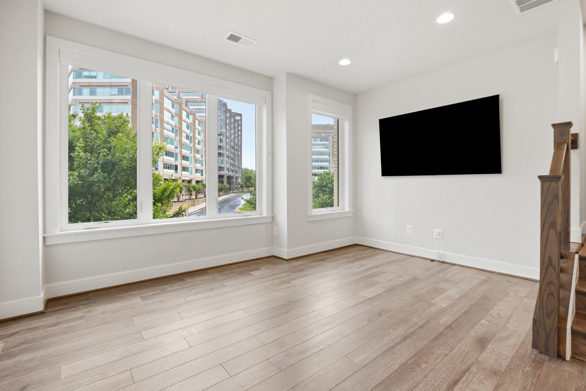 6924 ROCKLEDGE DRIVE