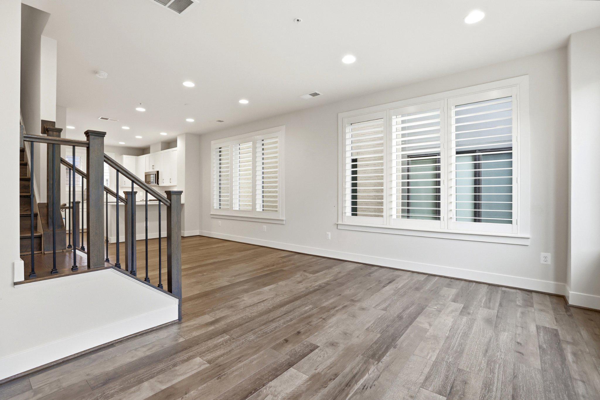 6924 ROCKLEDGE DRIVE