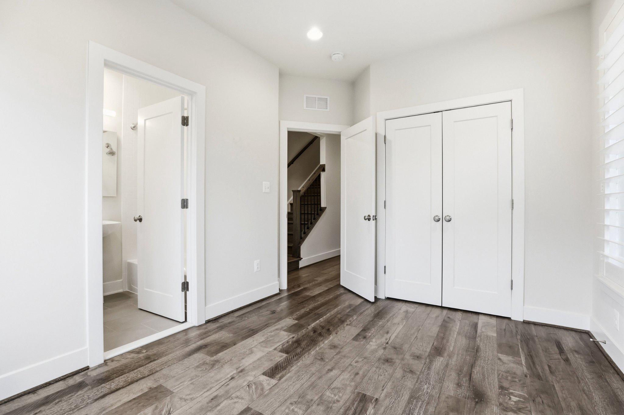 6924 ROCKLEDGE DRIVE