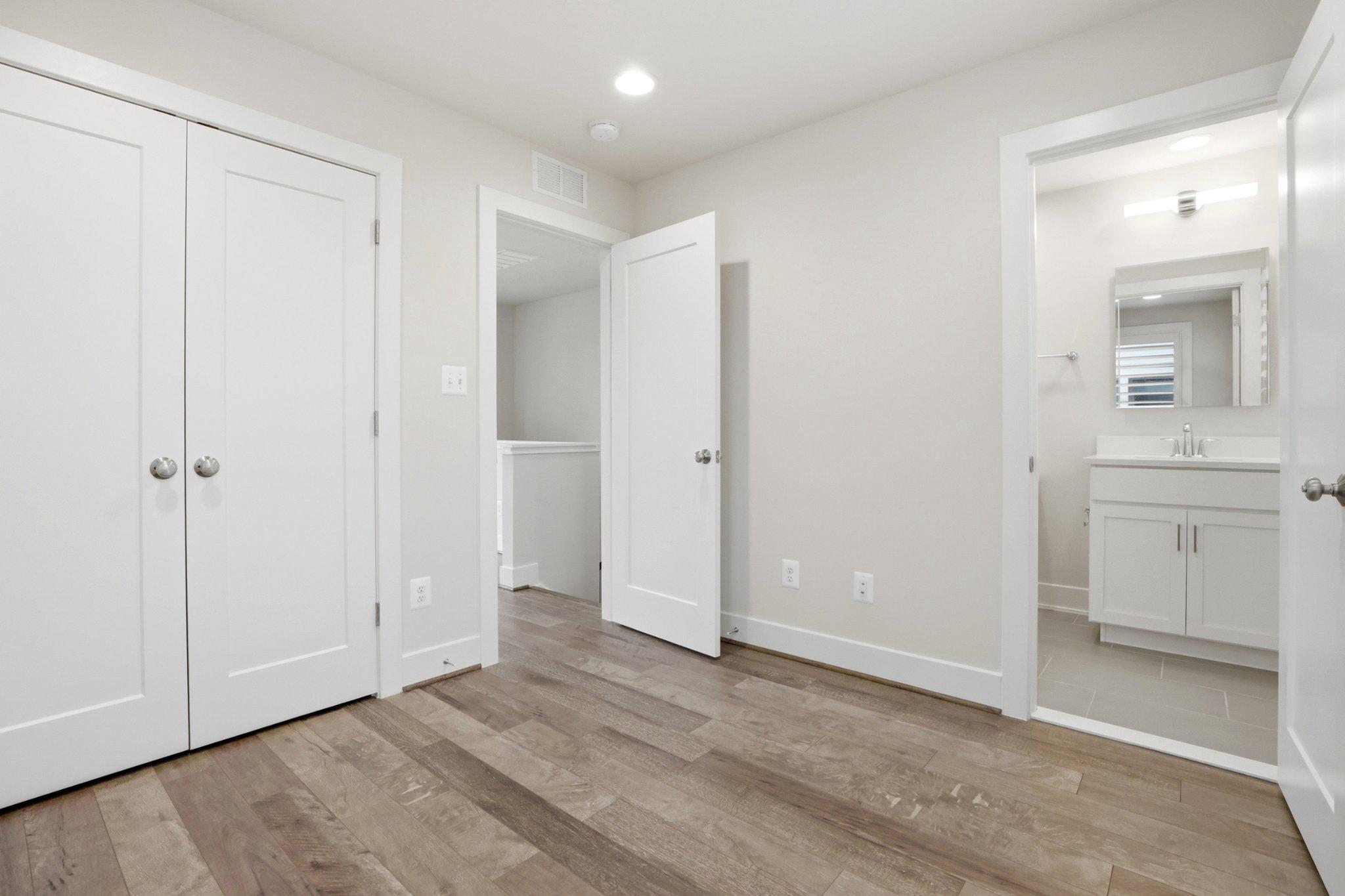 6924 ROCKLEDGE DRIVE