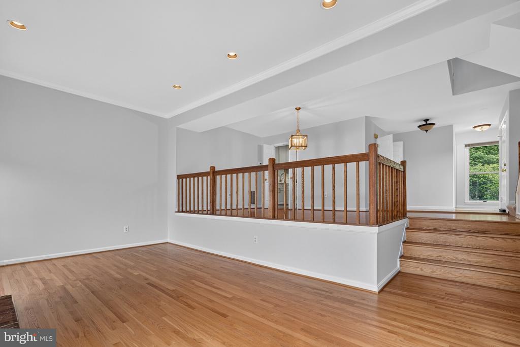 4836 CLOISTER DRIVE