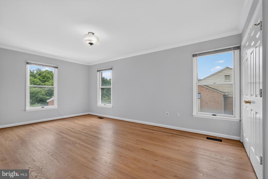 4836 CLOISTER DRIVE