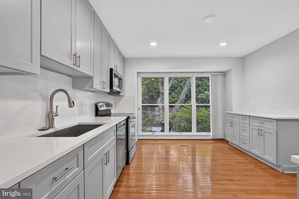 4836 CLOISTER DRIVE