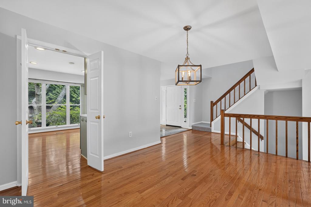 4836 CLOISTER DRIVE