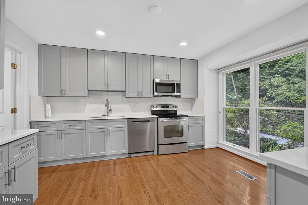 4836 CLOISTER DRIVE