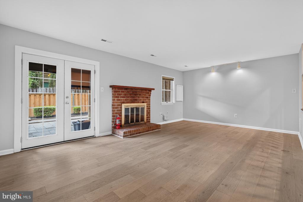 4836 CLOISTER DRIVE