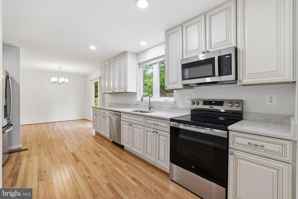 9113 BRAMBLE BUSH COURT