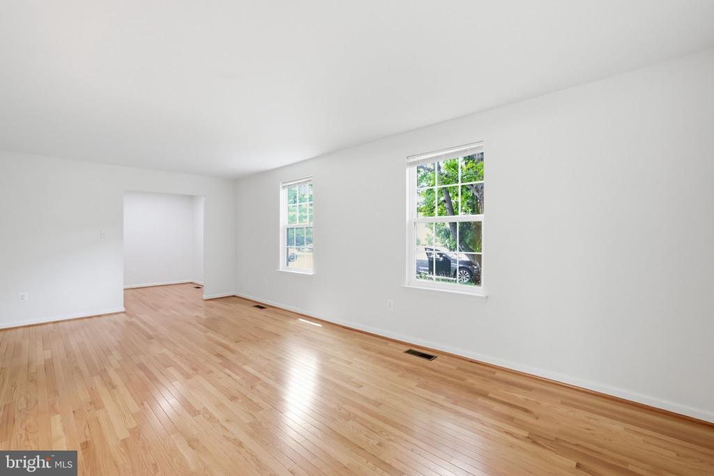 9113 BRAMBLE BUSH COURT