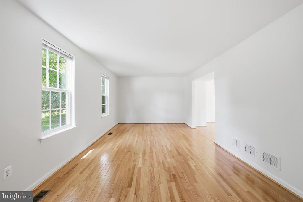 9113 BRAMBLE BUSH COURT
