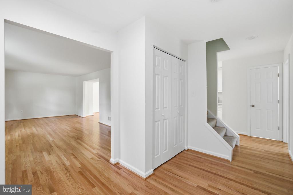 9113 BRAMBLE BUSH COURT