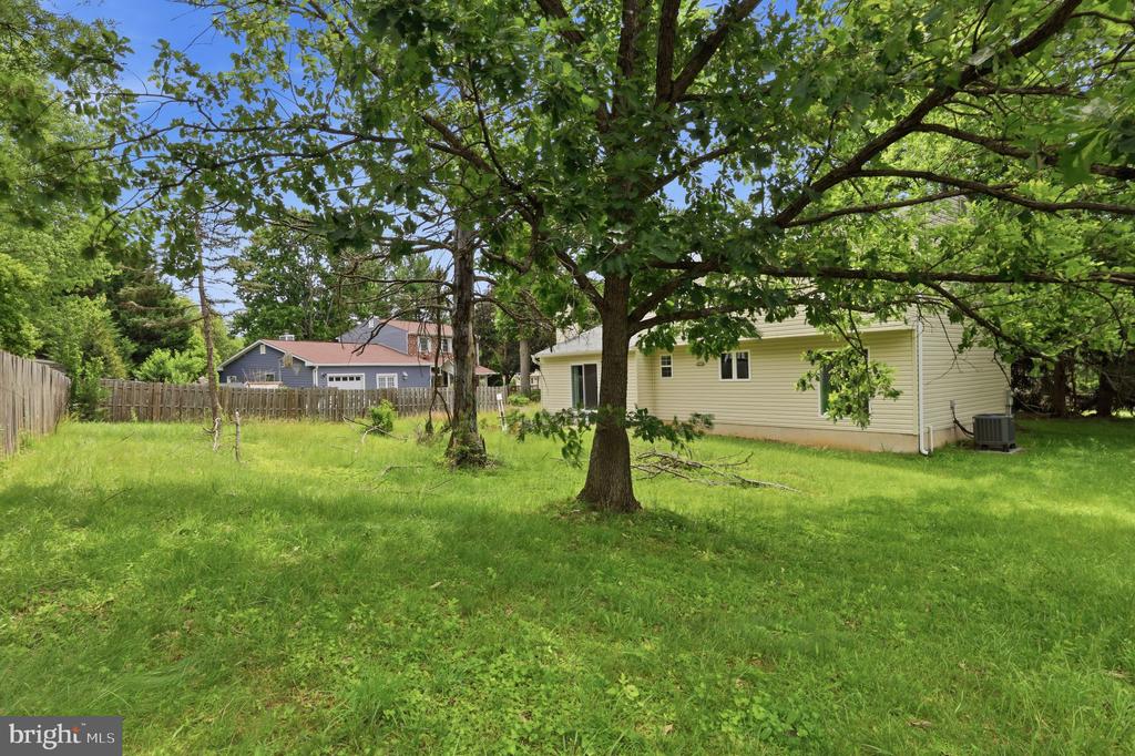 9113 BRAMBLE BUSH COURT
