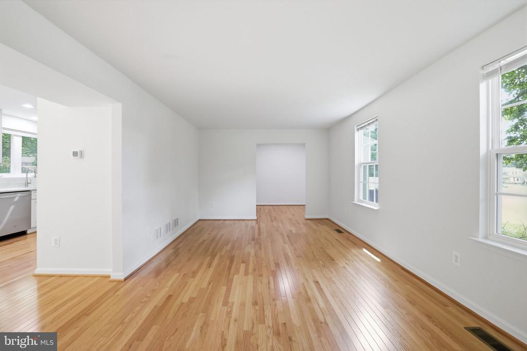 9113 BRAMBLE BUSH COURT