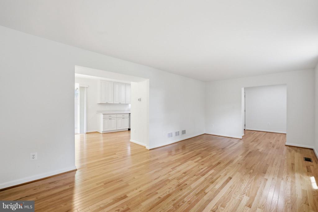 9113 BRAMBLE BUSH COURT