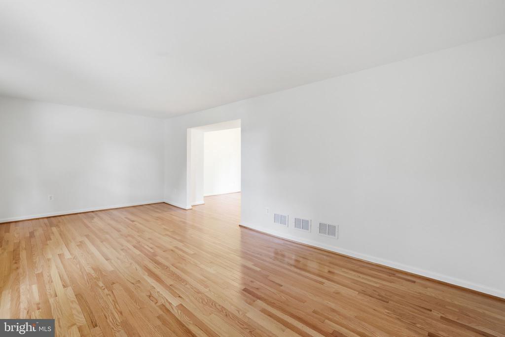9113 BRAMBLE BUSH COURT