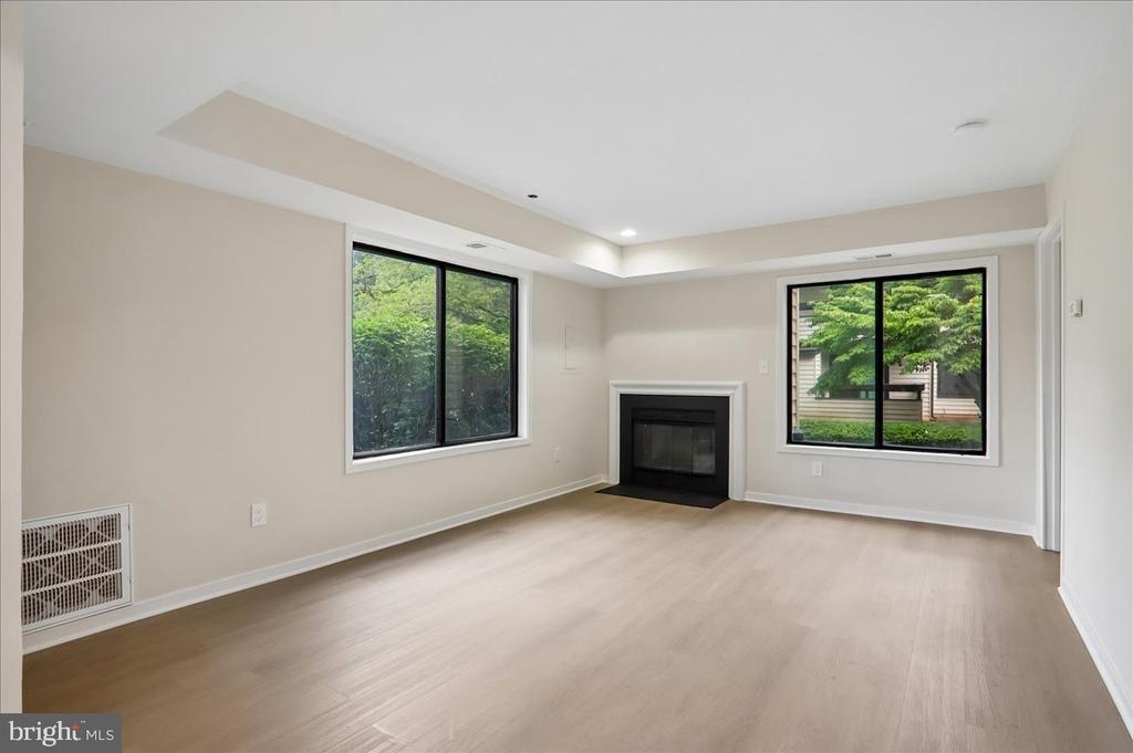10102 HELLINGLY PLACE Unit: 303