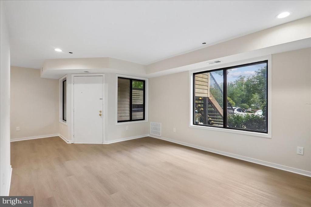 10102 HELLINGLY PLACE Unit: 303