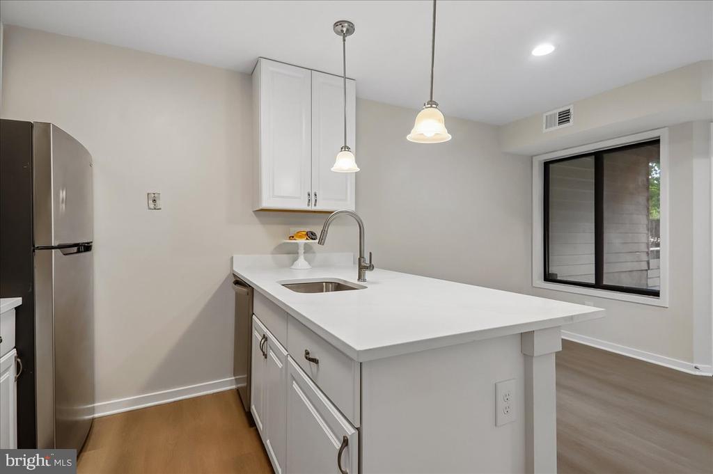 10102 HELLINGLY PLACE Unit: 303