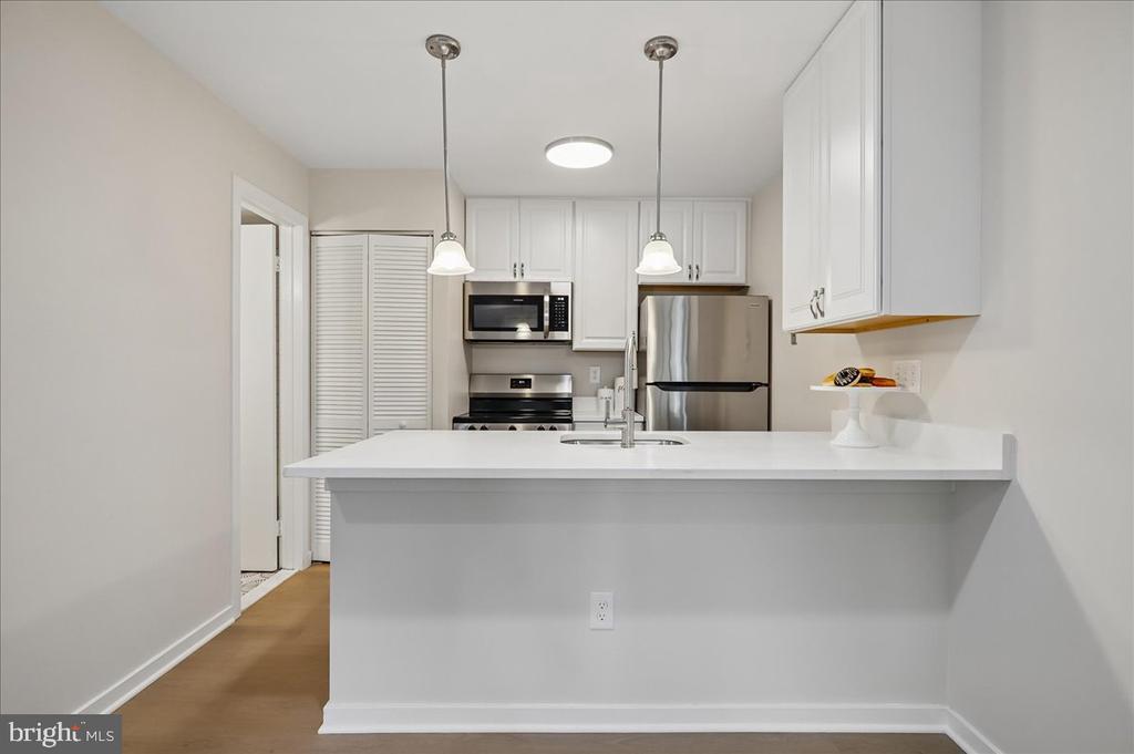 10102 HELLINGLY PLACE Unit: 303
