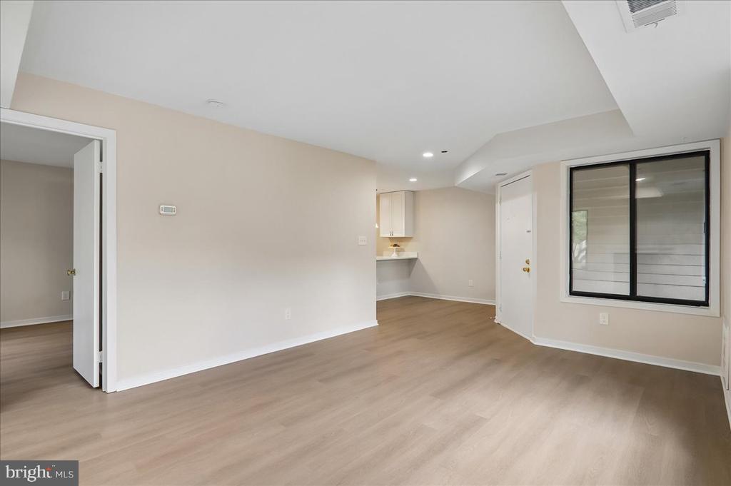 10102 HELLINGLY PLACE Unit: 303