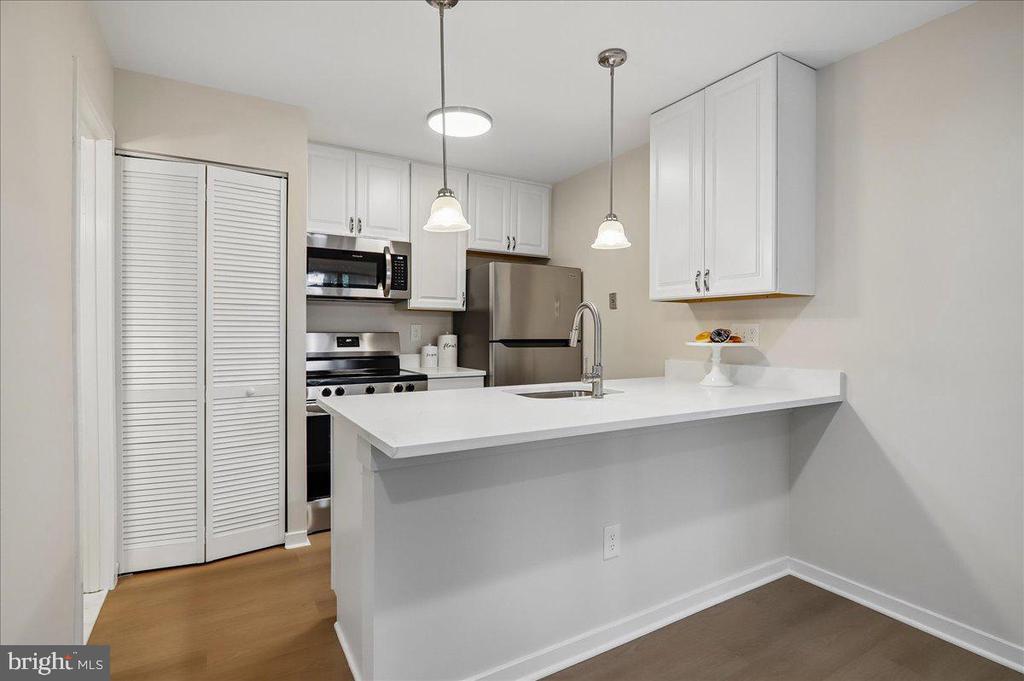 10102 HELLINGLY PLACE Unit: 303