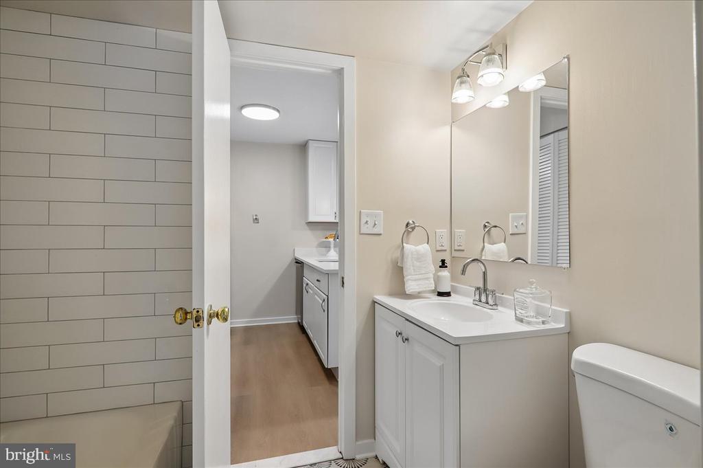 10102 HELLINGLY PLACE Unit: 303